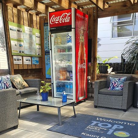Kauri Coast Top 10 Holiday Park Kaihu Екстериор снимка