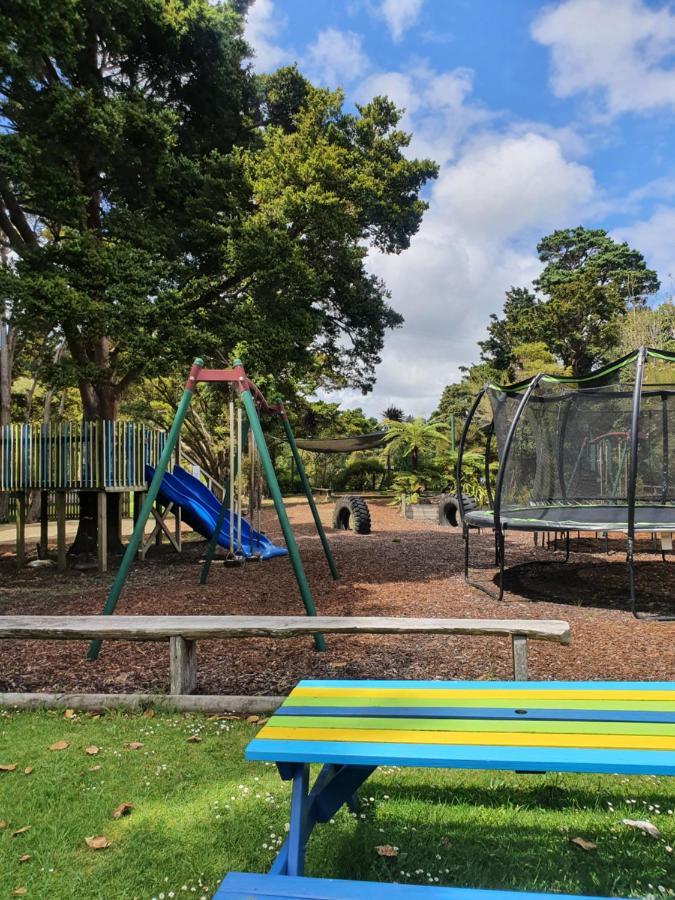 Kauri Coast Top 10 Holiday Park Kaihu Екстериор снимка