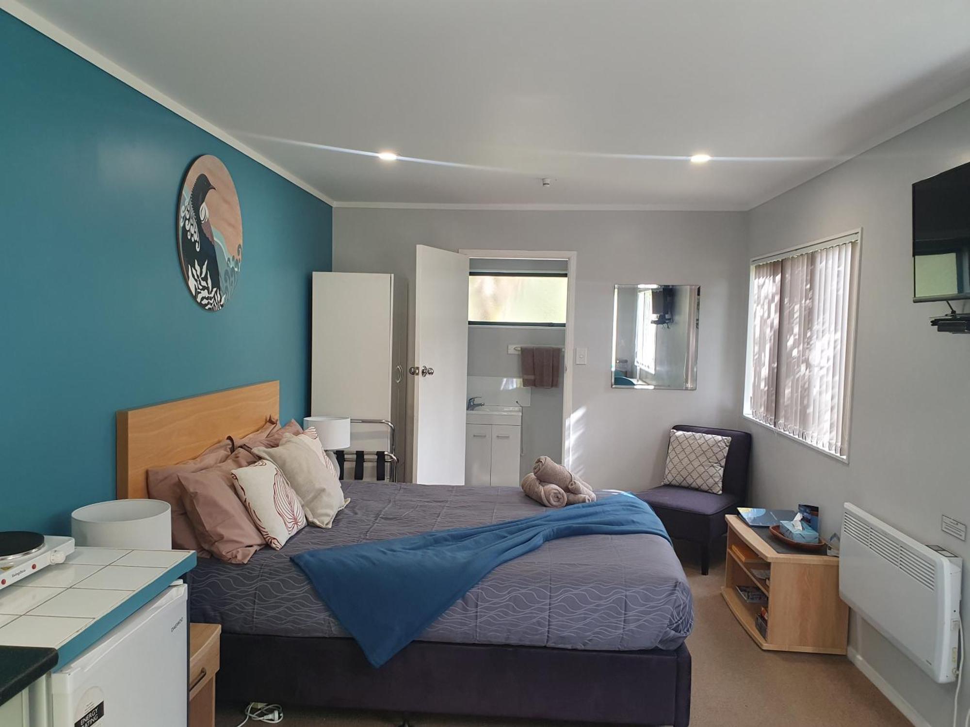 Kauri Coast Top 10 Holiday Park Kaihu Екстериор снимка