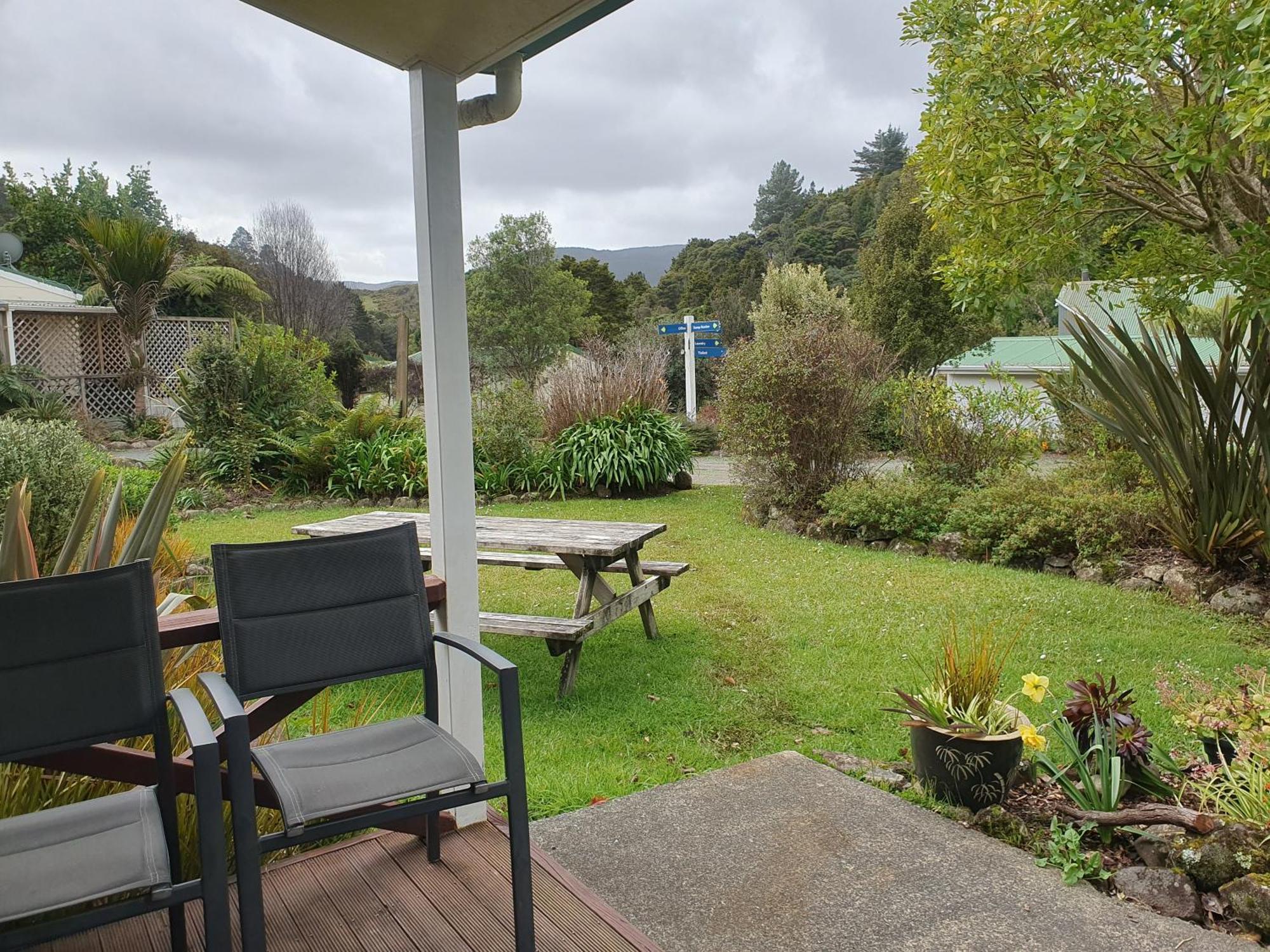Kauri Coast Top 10 Holiday Park Kaihu Екстериор снимка