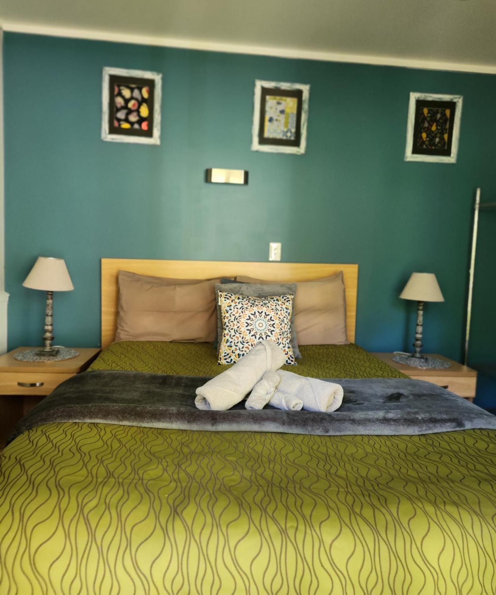 Kauri Coast Top 10 Holiday Park Kaihu Екстериор снимка